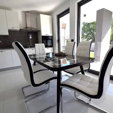 アパート Helena マリンスカ