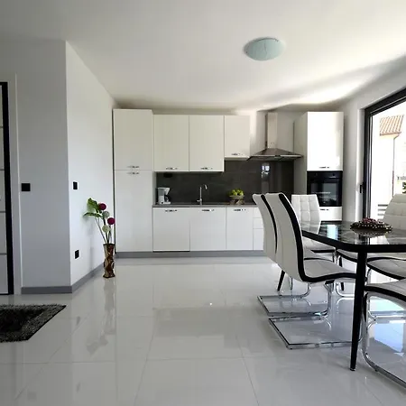 アパート Helena マリンスカ