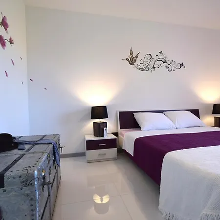 Helena アパート マリンスカ