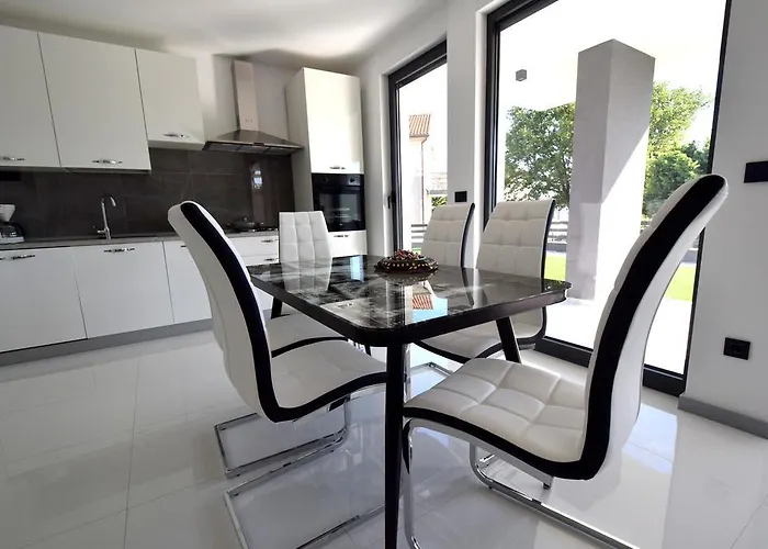 Apartment Helena Malinska